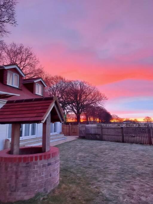 Blackberry Annex. Detached Cottage. Rural Location West Chiltington Exterior foto